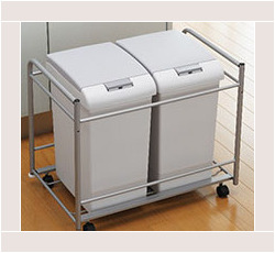 <a href="https://www.e-kitchen.biz/pro/introduce/aux-dustbox-je1je2je3/">AUXダストペールワゴン JE1</a> AUX オークス ダストペール ワゴン JE1