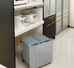 <div><a href="https://www.e-kitchen.biz/pro/introduce/aux-panel-dustbox/">AUXパネル付きダストボックスワゴン 2分別 J54</a></div>
<div></div> AUX パネル付きダストボックスワゴン 2分別 J54